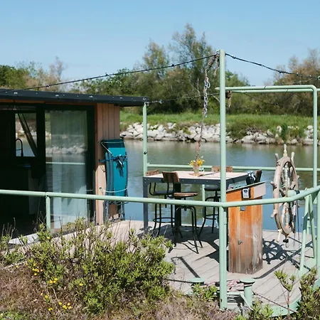 La A Fleur D Eau Au Coeur De La Camargue *
